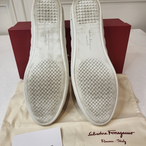 Salvatore Ferragamo flats🥳🥳HOST PICK🥳🥳 - Picture 4 of 10